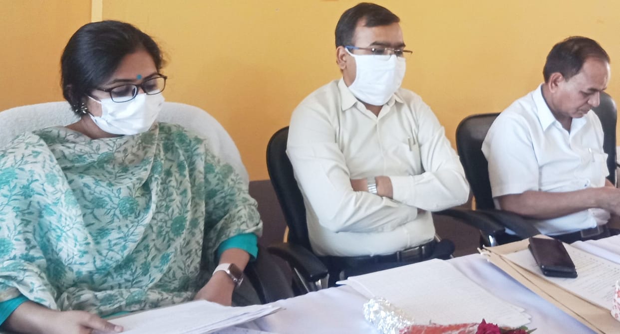 fathepur news,DM angry over non-preparation of caste wise report of students