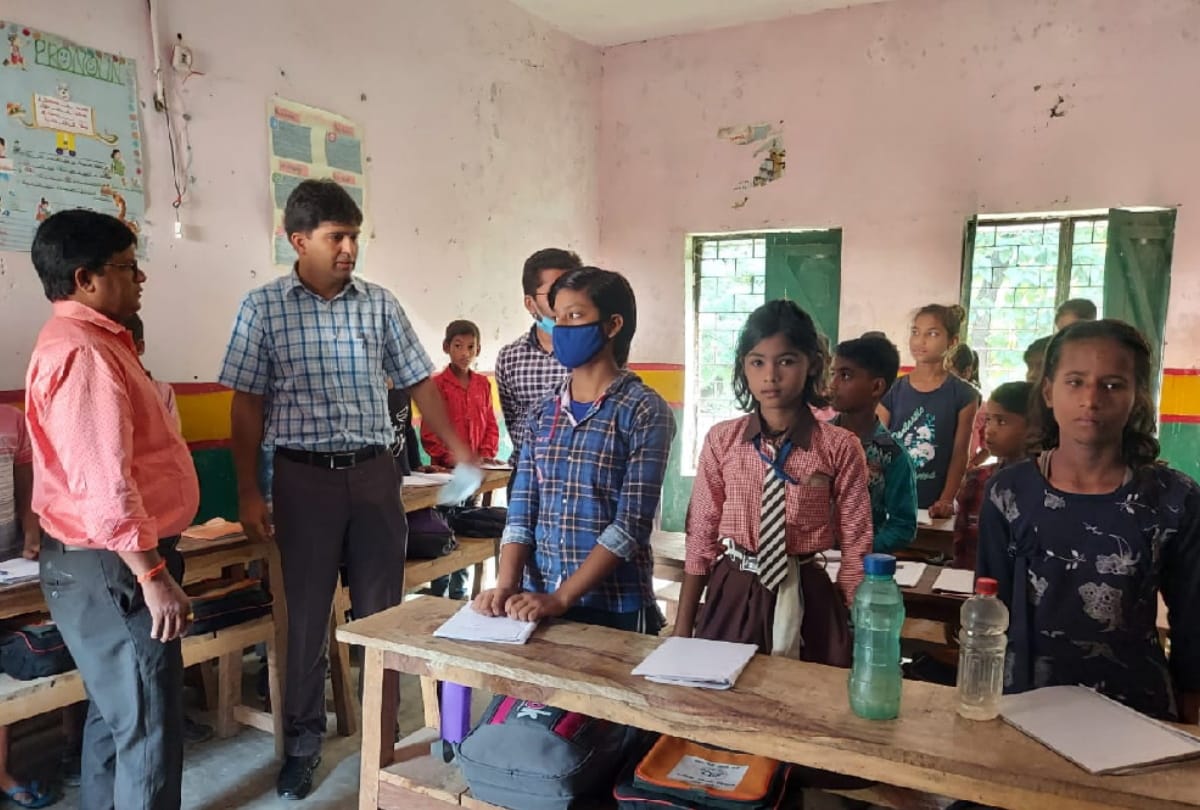 38 officers led by DM vijay kiran anand inspected schools 43 teachers found absent in gorakhpur