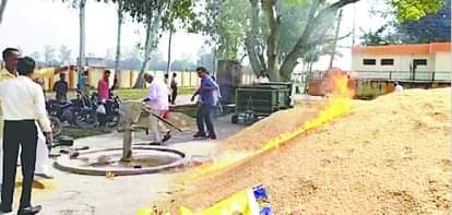 मोहम्मदी में किसान द्वारा जलाया गया घान।