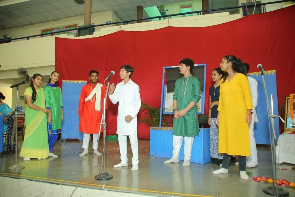 Presenting a drama, told the pain of the elderly, Yamunanagar
