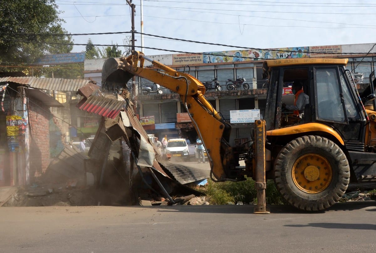 public works department himachal pradesh remove booths near bus stand in hamirpur