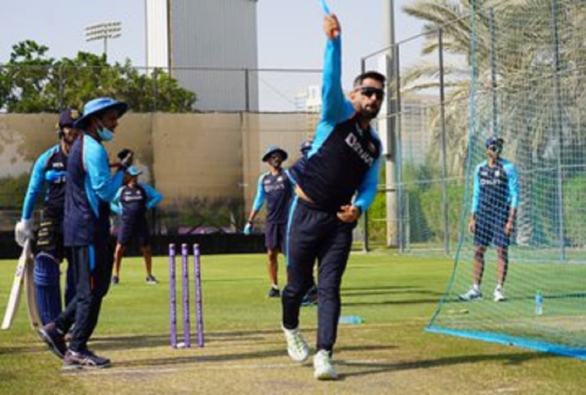 T20 World Cup 2021 bcci send back net bowler Karn Sharma Shahbaz Nadeem Krishnappa Gautham and  Venkatesh Iyer from uae before India vs Pakistan Match