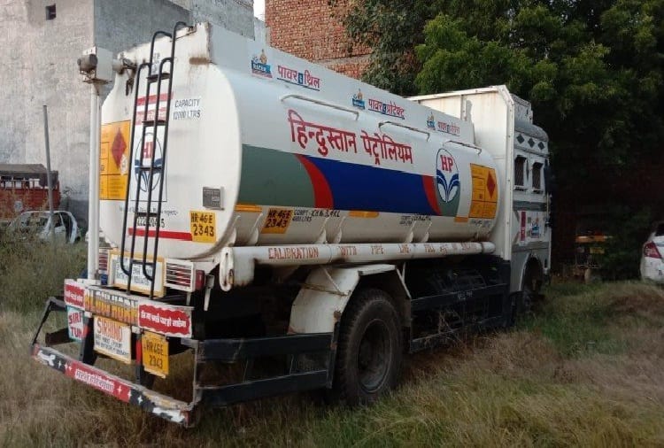 Bike rider Nana dies due to tanker collision Dohta injured in Rohtak