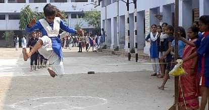 Sadhana won the spear, forgiveness in the shot