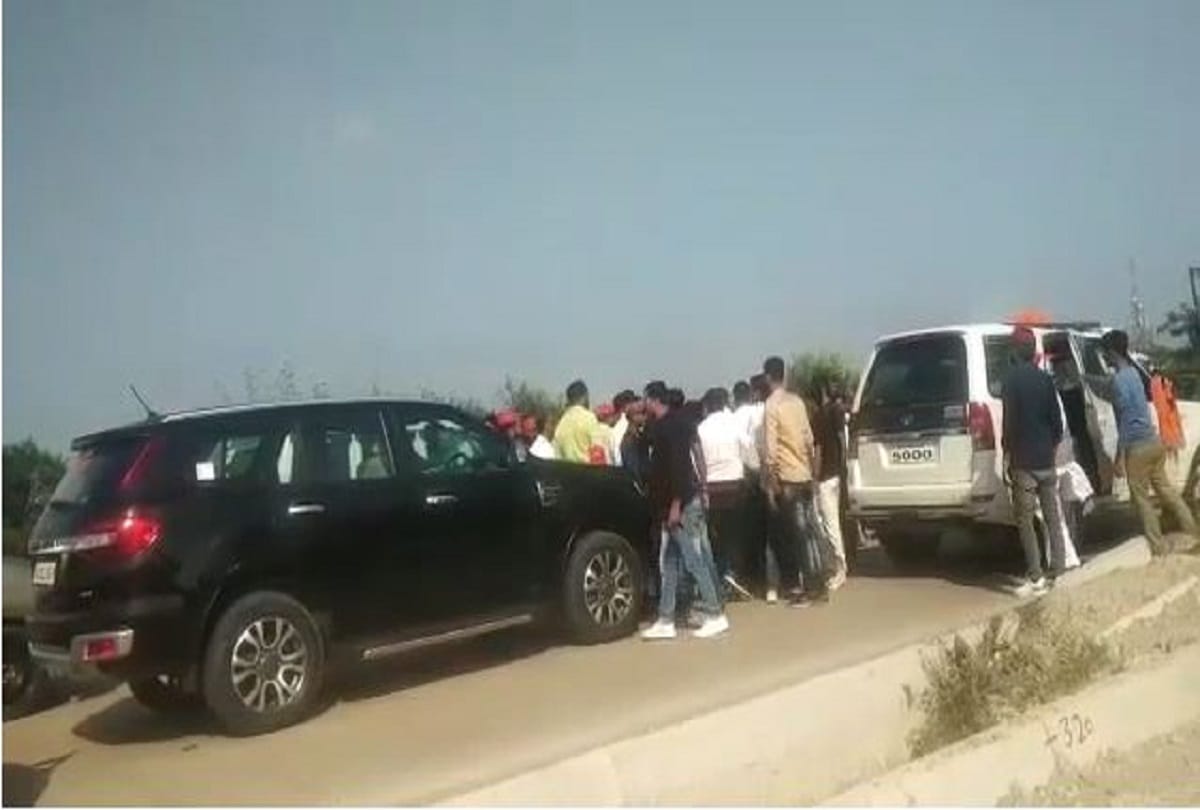 Fight between two groups of SP, District President was seen intervening, case filed against MLA