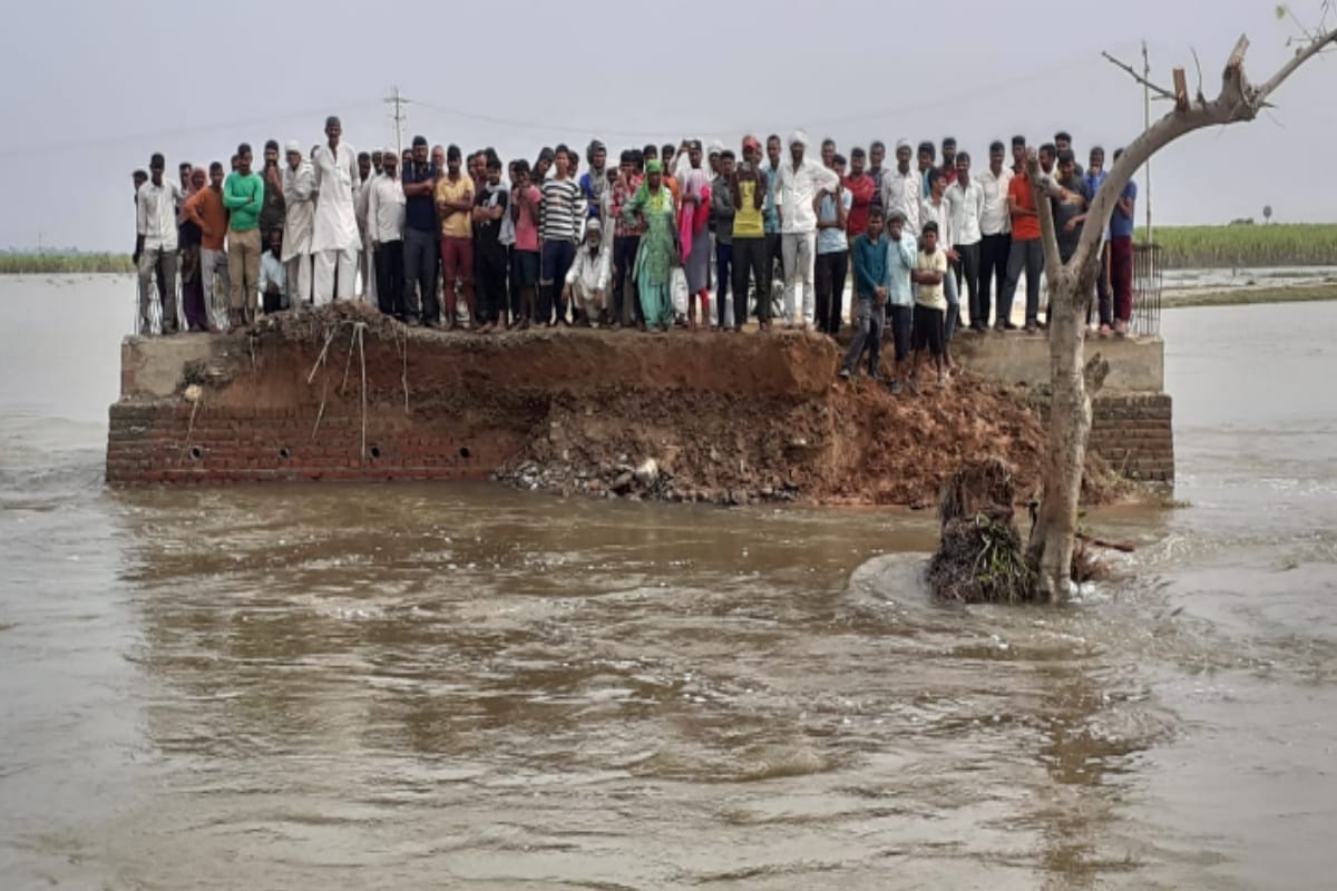Hastinapur: Minister of State Dinesh Khatik visited the flood affected area with a bullet