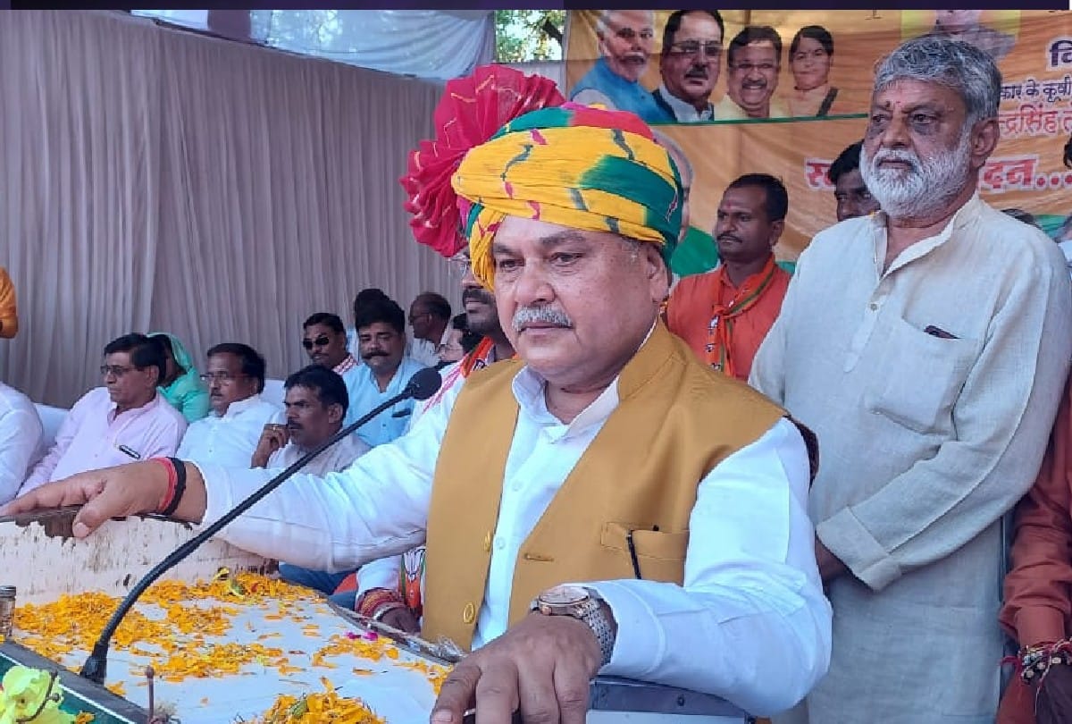 Agriculture Minister said in Khandwa earlier there were taunts on the ruin now the stories of development are sung