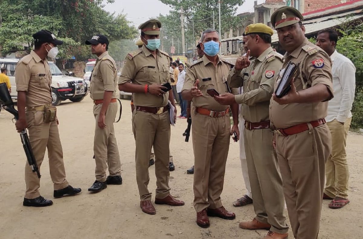 The miscreants shot the furniture businessman in broad daylight