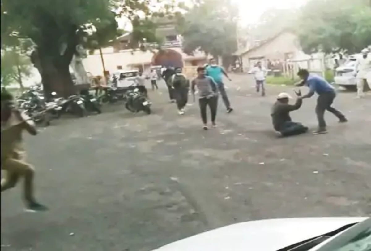 Controversy: Bajrang Dal attacked the set of Ashram-3 ink was thrown on Prakash Jhas face