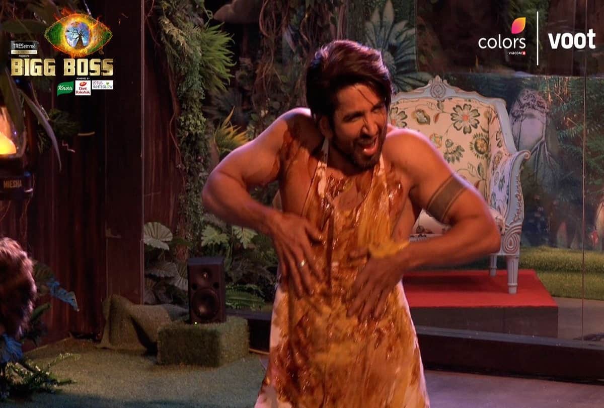 bigg boss 15 vishal kotian created a scene in front of hina khan says i do not have clothes