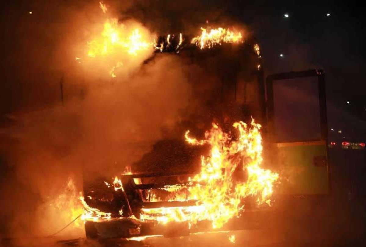 fire broke out in a moving bus in Jaipur Rajasthan