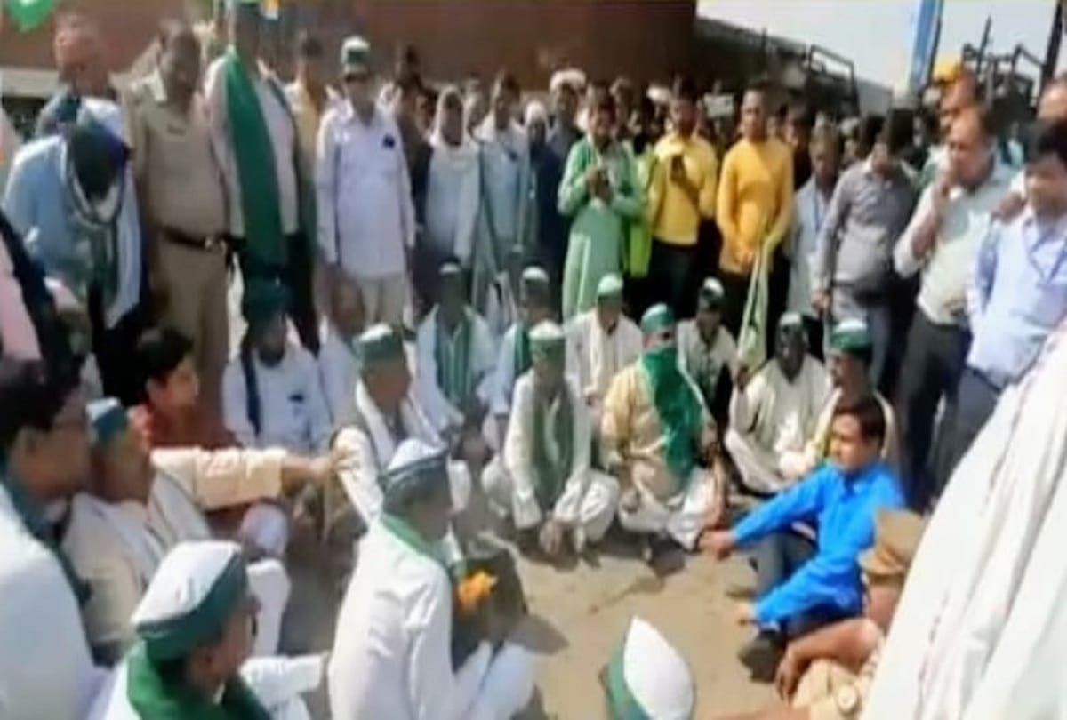 Mathura Clashes between BKU leaders and personnel on Mahuan toll toll free for one hour