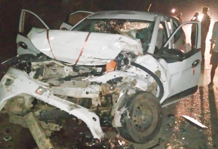 Car rammed into truck after colliding with Anna cattle, four injured