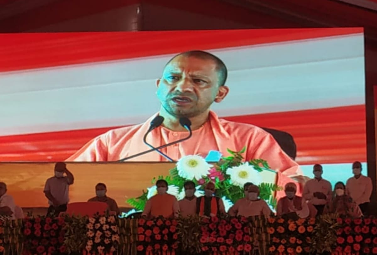 CM Yogi inaugurated and laid foundation stone of many projects in gorakhpur