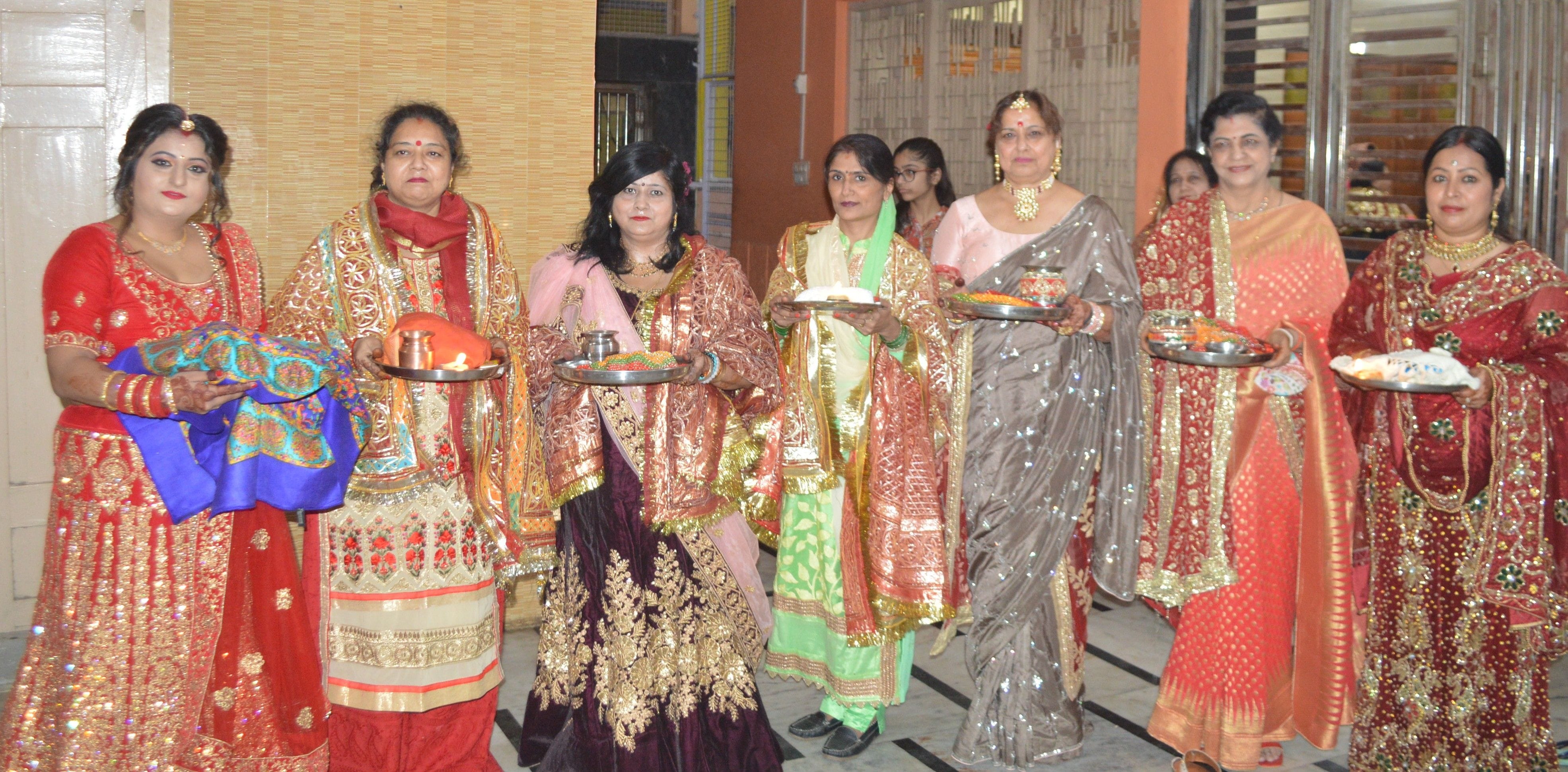 Hathras: If I look at the moon, I will join hands, I will break the fast of Karva Chauth...