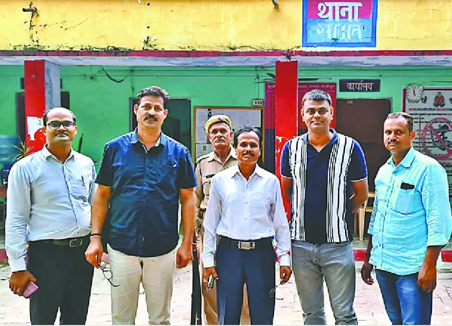 UP news accused of embezzlement of 13 crores in  name of chit fund company arrested from Ghazipur