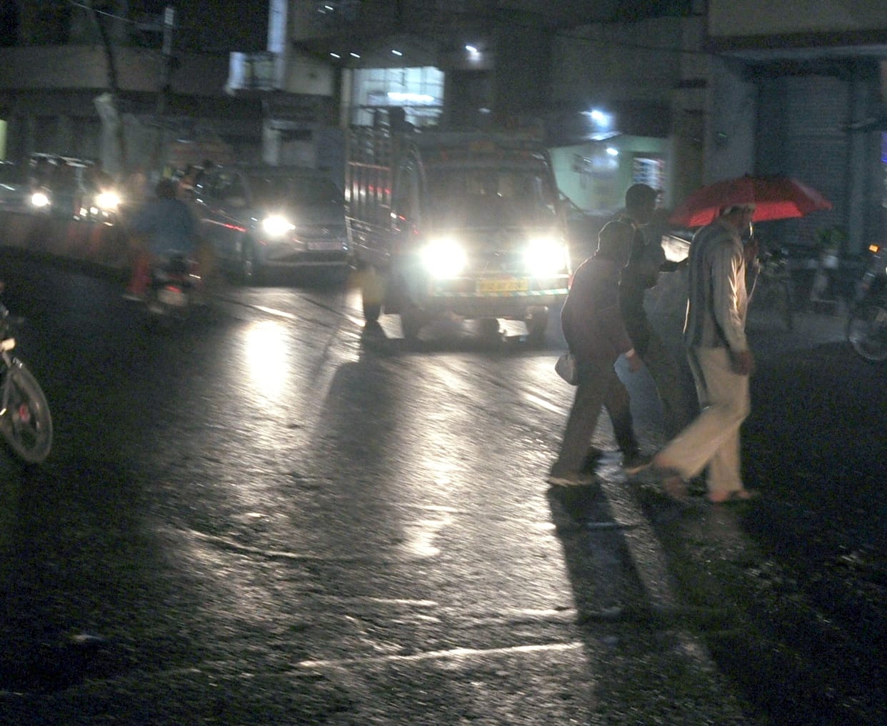 Rain changed the weather with strong wind