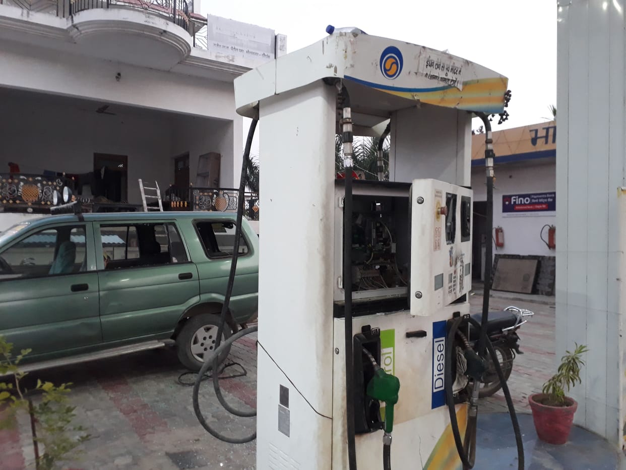 attack in BJP Yuva Morcha District Vice President petrol pump, v