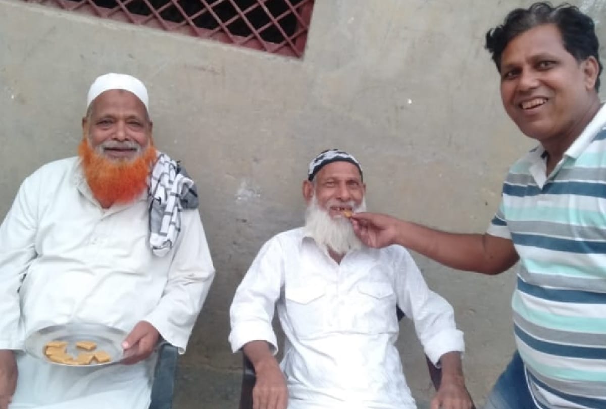 Noor Mohammad alive even in revenue documents in gorakhpur