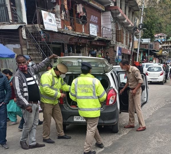 rampur by elction police baricading serches vehicle