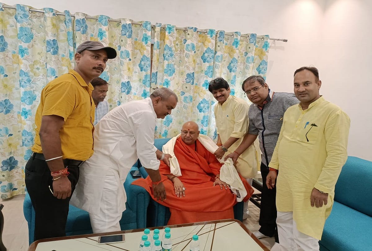 Mahamandaleshwar Yatindra Anand says Prayagraj has the residence of all the pilgrims government to develop Dwadash Parikrama