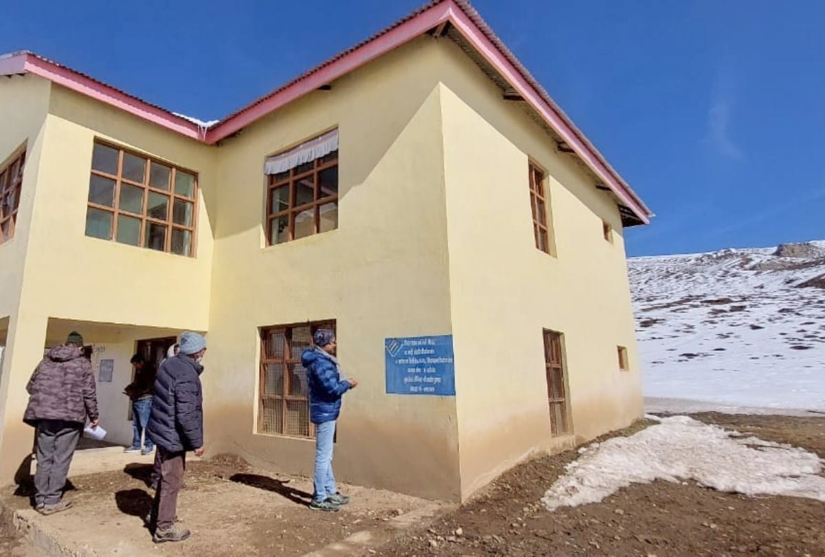 Byelection: Voting in Lahaul is no less than a challenge due to snowfall