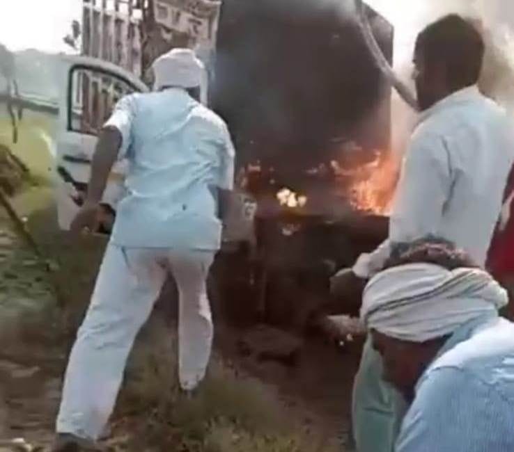 Hathras :  Fire in Max full of laborers after being hit by HT line, one dead