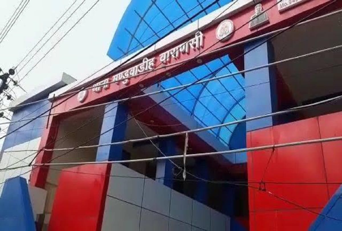 Fraud of RS 15 lakhs from LIC lady officer in varanasi police filed case against three including father and so