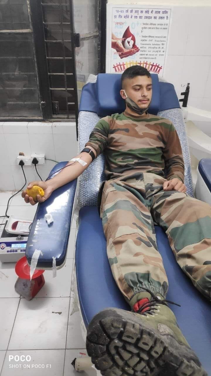 Army Man Saves Life of A Lady Donating Blood