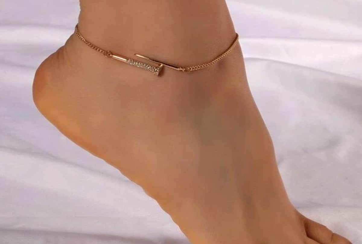 Complete your stylish look with these latest anklet designs