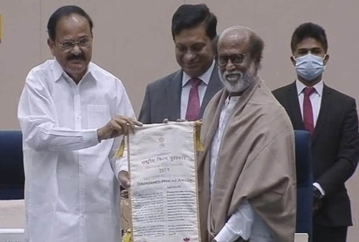Rajinikanth Receives The Dadasaheb Phalke Award Dedicated this award to K. Balachander Satyanarayan Rao and my transport driver friend Raj Bahadur