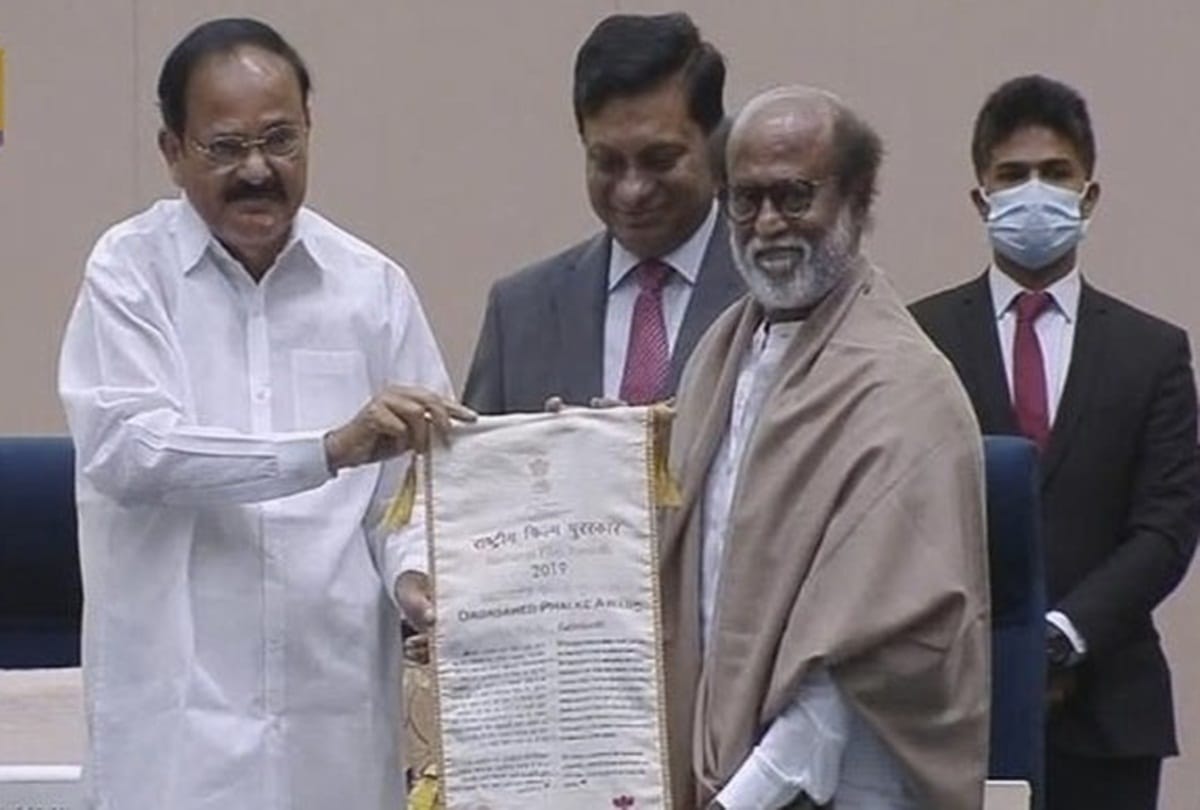 Rajinikanth Receives The Dadasaheb Phalke Award Dedicated this award to K. Balachander Satyanarayan Rao and my transport driver friend Raj Bahadur