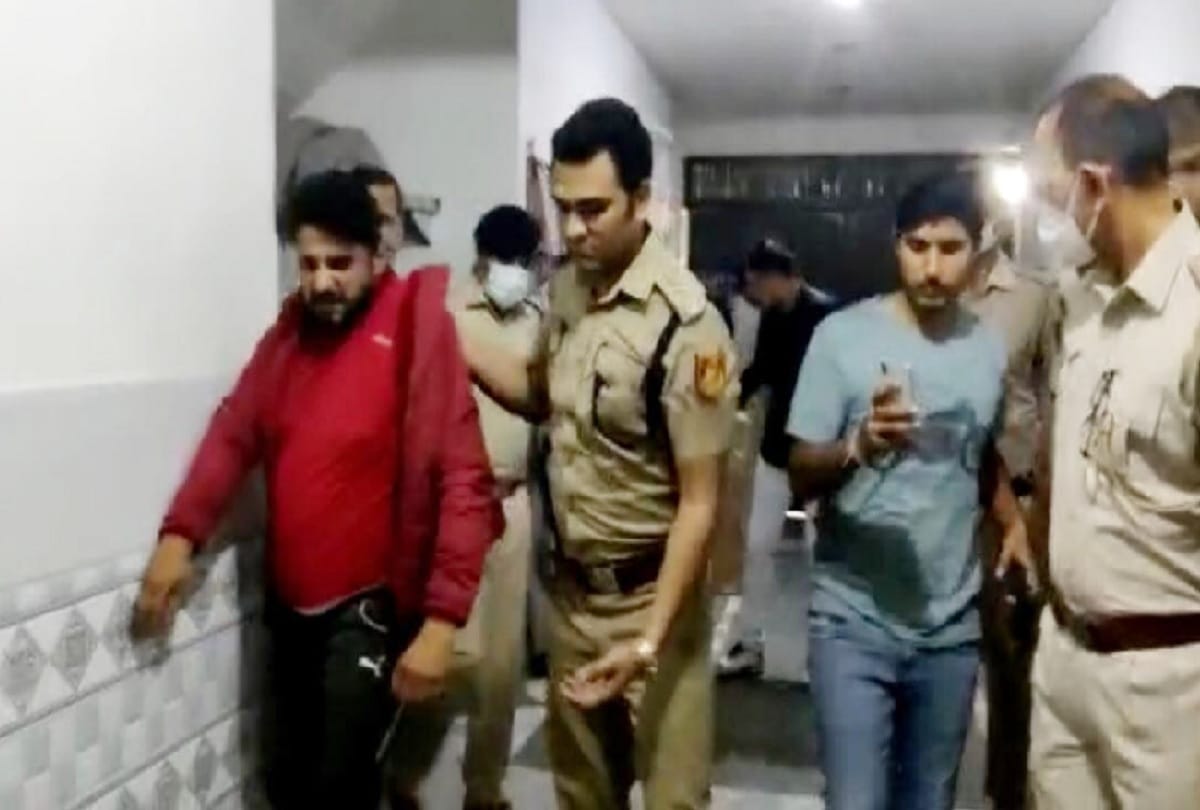 woman handed over her husband to delhi police on Karva Chauth