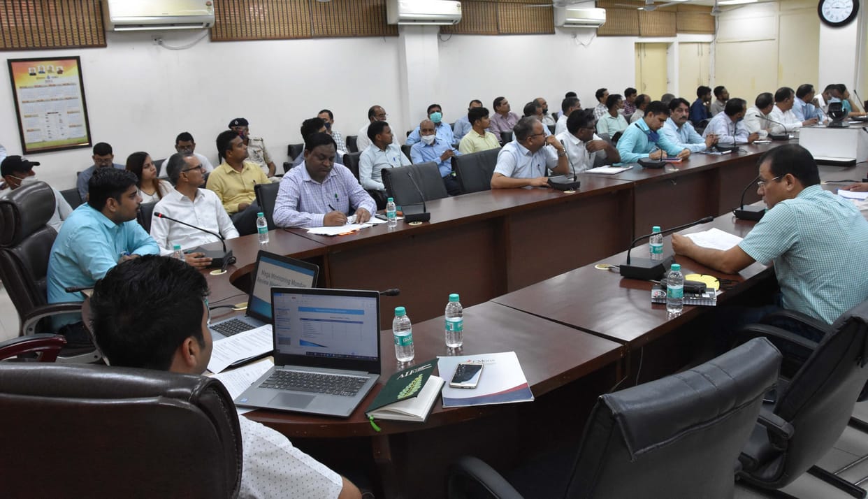 Officers should monitor CM Window and Saral Portal daily: Collector