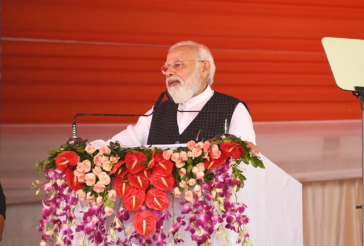 सिद्धार्थनगर में पीएम मोदी।