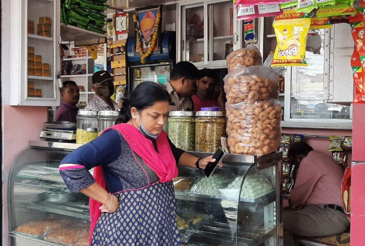 Insects were crawling on Bengali sweets in devas madhya pradesh, officers were shocked to see, got angry and destroyed it