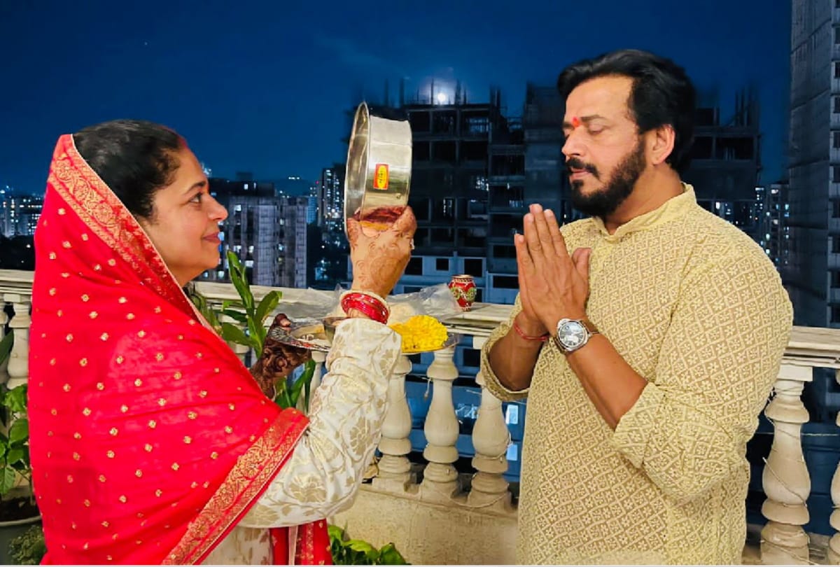 Karwa Chauth 2021 married women celebrated karwa chauth after see moon in Gorakhpur latest photos