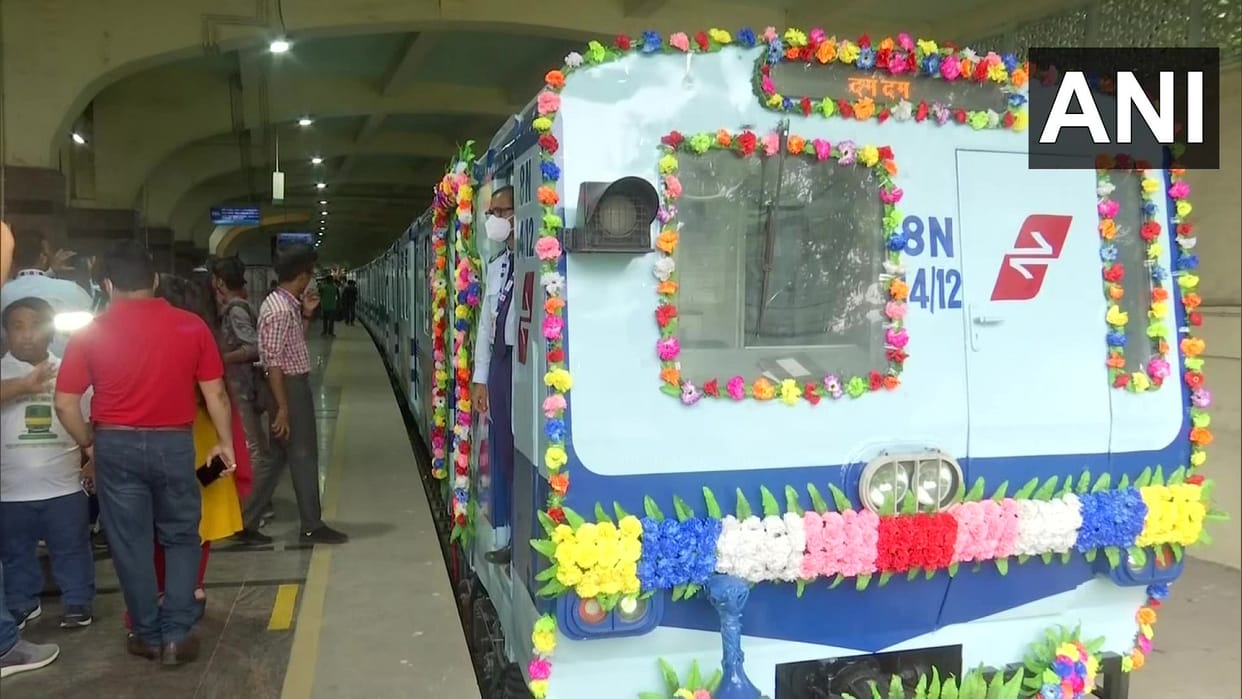 Kolkata Metro will run all night from Saptami to Navami on Durga Puja
