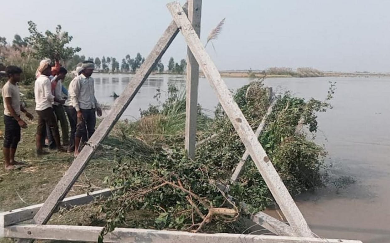 ganga river,ganga flood,stud cunstruction,kacchla bridge