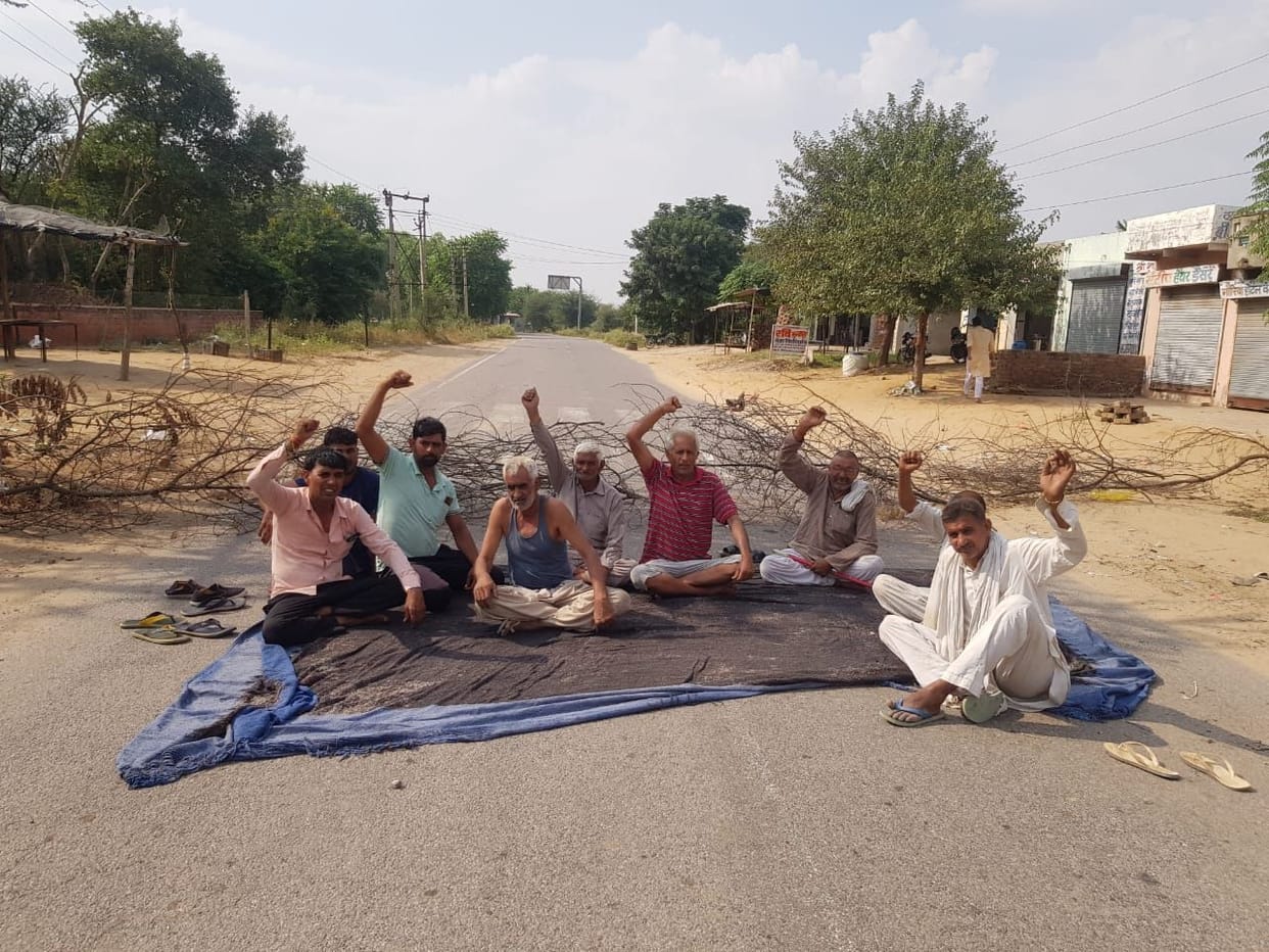 Detained farmers who opposed the Agriculture Minister, jammed at four places in protest