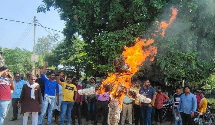 Congressmen demonstrated and burnt the effigy of Lekhpal