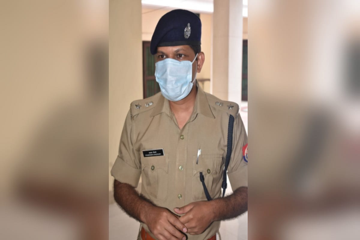 old servant, along with two friends, robbed the businessman in Meerut