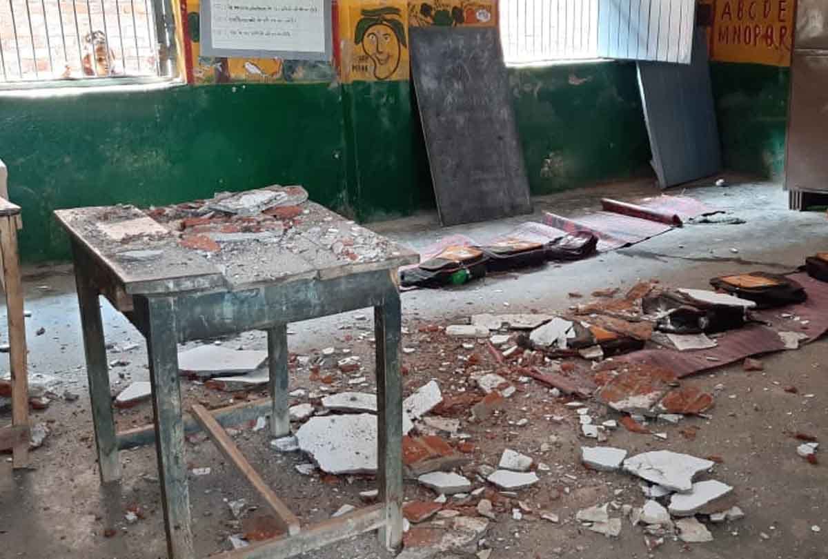 Unnao: Ceiling plaster fell in school room, girl injured