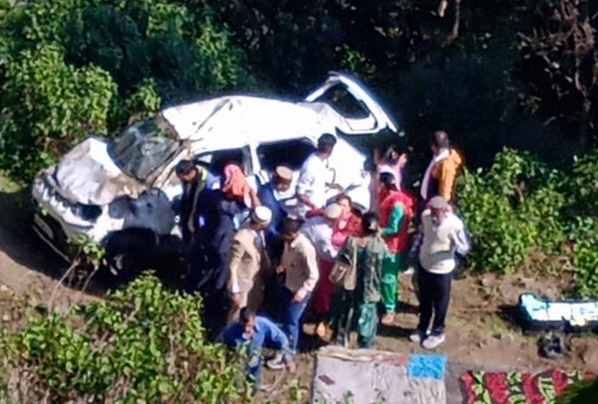 Two killed three injured in car accident in mandi himachal pradesh