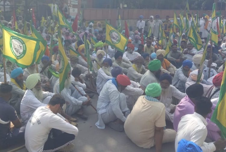 Farmers sit on Dharna in Bathinda Demands compensation for cotton crop damage by Gulabi Sundi