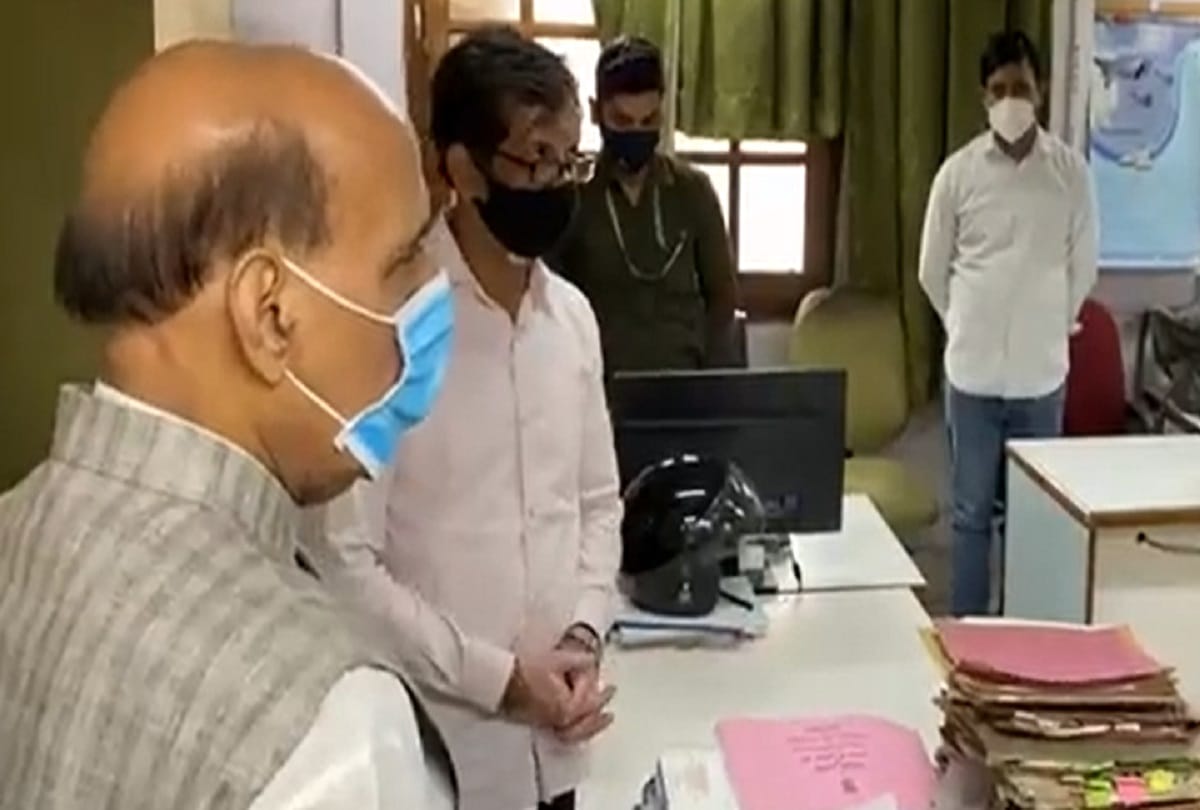 Defence Min Rajnath Singh today took a surprise inspection of offices of Ministry of Defence in South Block