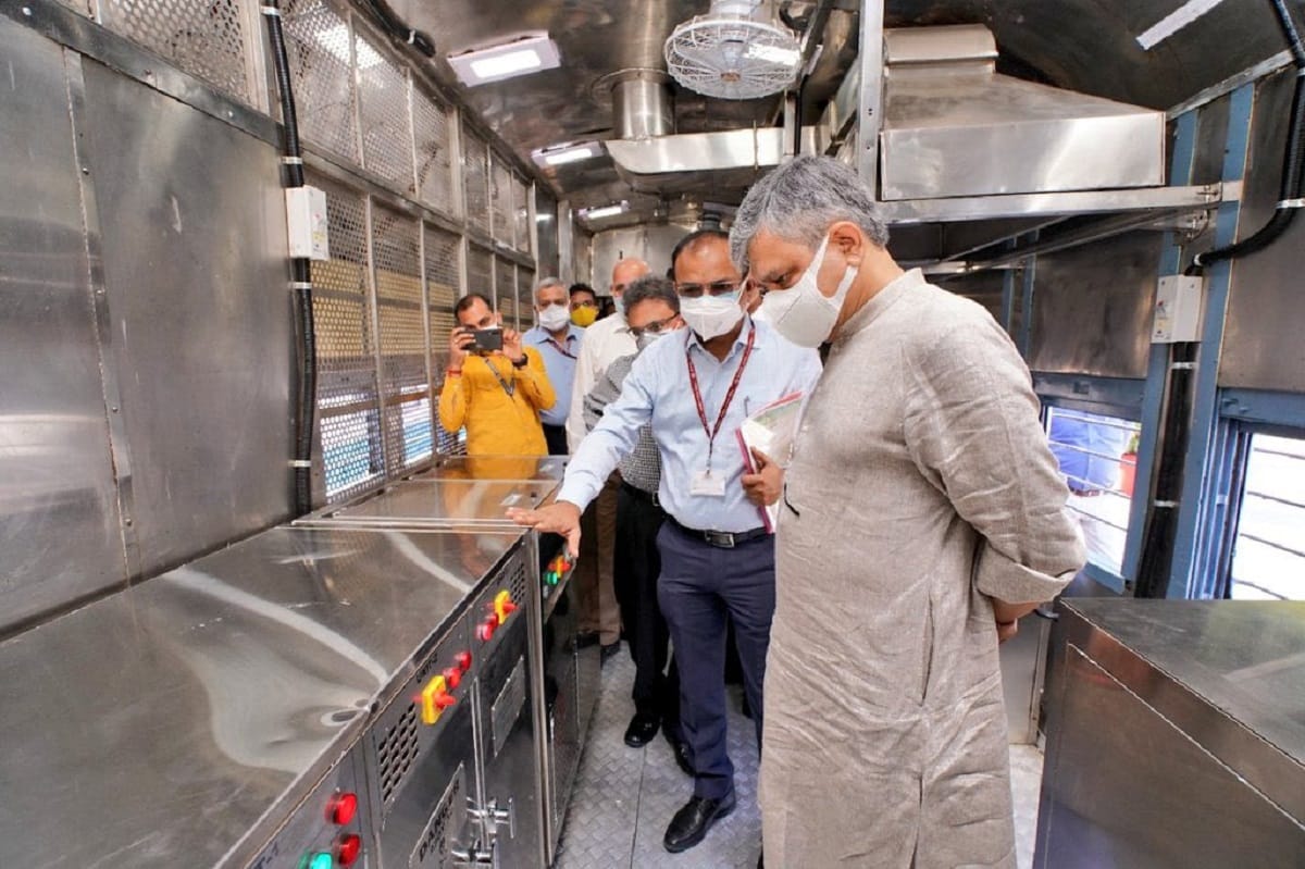 Indian Railways Preparations to replace pantry car stove with flameless stoves in trains