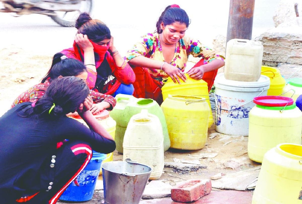 Youth shouted slogans against Jal Shakti Department in Udhampur