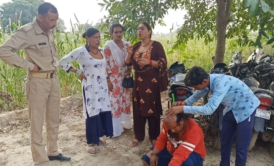 Aligarh: After the fight, the head of the fake eunuch got shaved, the video went viral