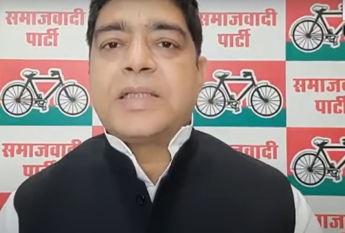 samajwadi party cites order issued by varanasi dm asking health dept staff to watch pm modi programme